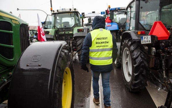 Польські фермери розширили блокаду на кордоні